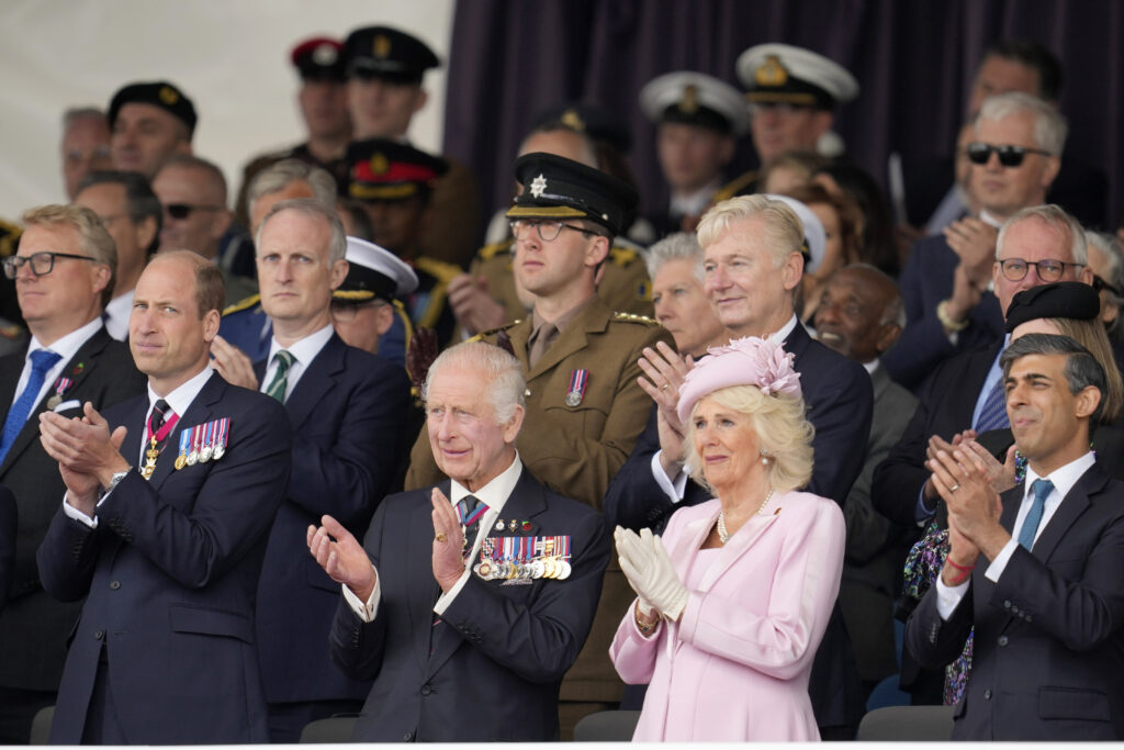 Νορμανδία: Απέτισε φόρο τιμής στους βετεράνους για την 80ή επέτειο της D-Day o Βασιλιάς Κάρολος – Πότε αναμένεται η άφιξη του Κ. Μητσοτάκη