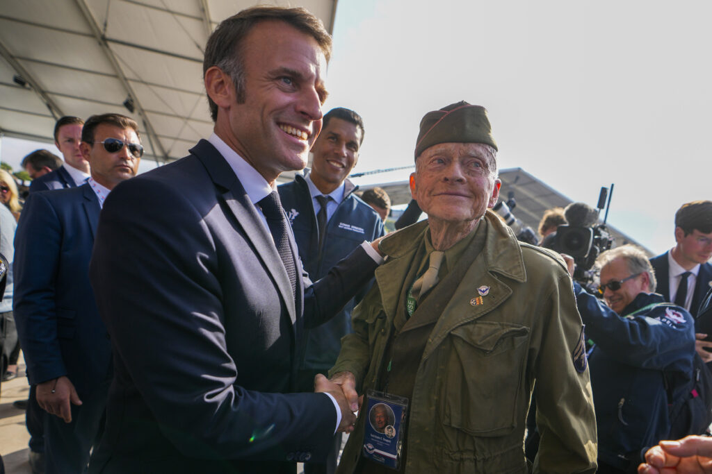 D-Day: Φωτογραφίες από τους λαμπρούς εορτασμούς για τα 80 χρόνια από την Απόβαση στην Νορμανδία – Οι ηγέτες που δίνουν το «παρών»