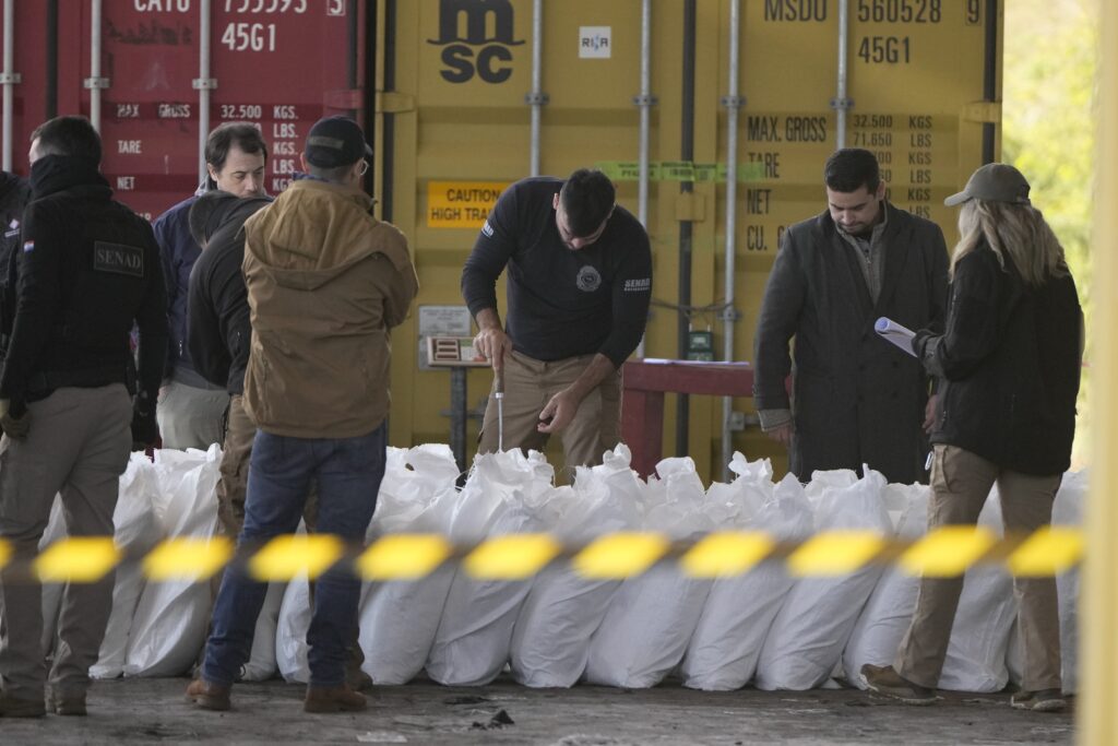 Παραγουάη: Κατάσχεση ποσότητας-ρεκόρ τεσσάρων τόνων κοκαΐνης – Ήταν κρυμμένοι μέσα σε σάκους με ζάχαρη