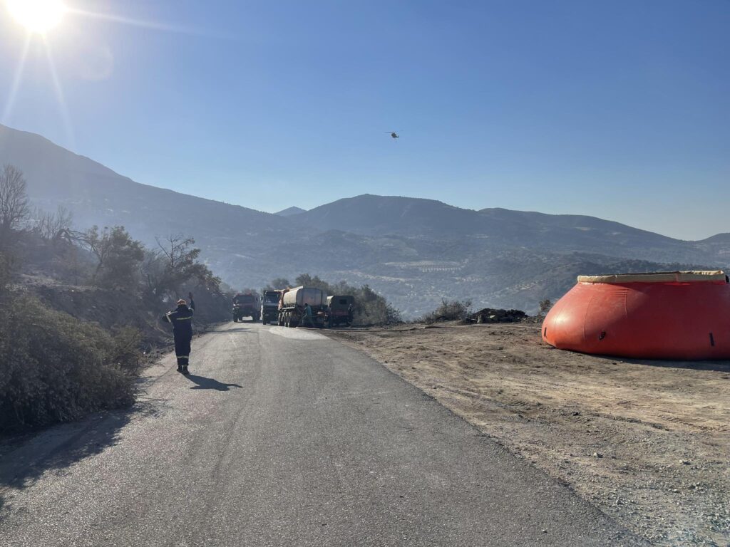 Χωρίς ενεργό μέτωπο η φωτιά στο Αμάρι Ρεθύμνου – Παραμένουν οι δυνάμεις, επιχειρούν τα πυροσβεστικά ελικόπτερα