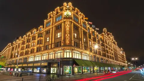 BBC: Ο εκλιπών ιδιοκτήτης του Harrods Μοχάμεντ Αλ Φαγιέντ κατηγορείται για βιασμούς